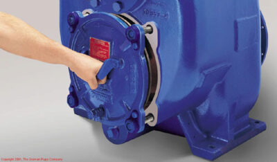 Ouverture du couvercle d'accès à l'hydraulique