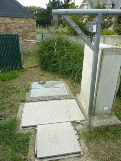 Poste équipé de pompes submersible demandant l’utilisation d’un palan de levage pour tout inspection des pompes