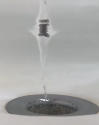 Vortex au-dessus d'une bride d'aspiration insuffisamment submergée